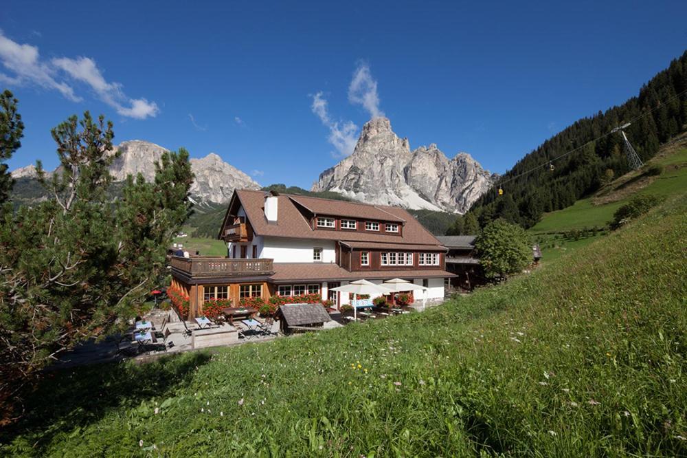Berghotel Ladinia Corvara In Badia Exterior photo