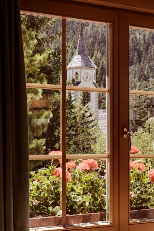 Berghotel Ladinia Corvara In Badia Exterior photo