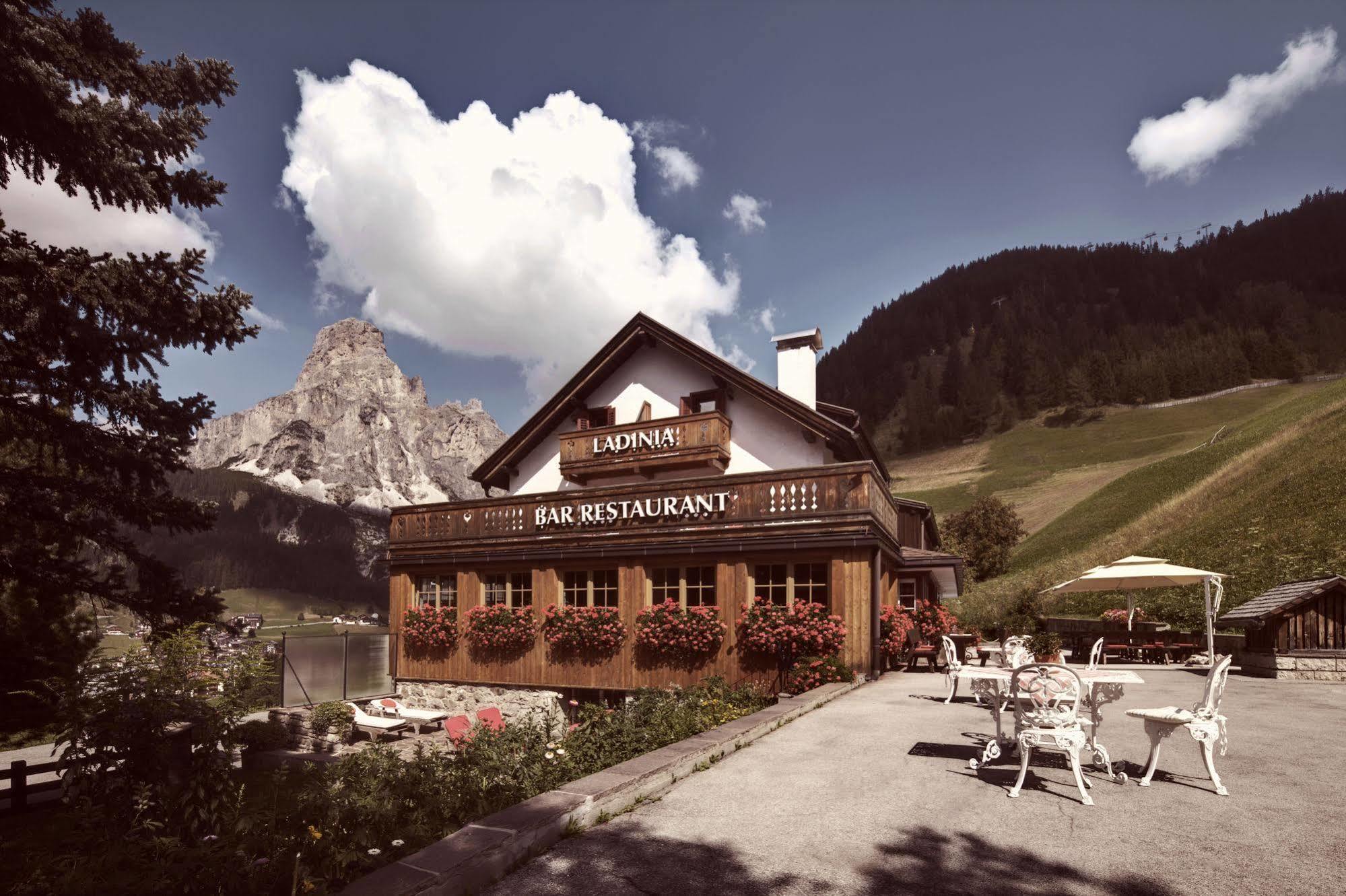Berghotel Ladinia Corvara In Badia Exterior photo