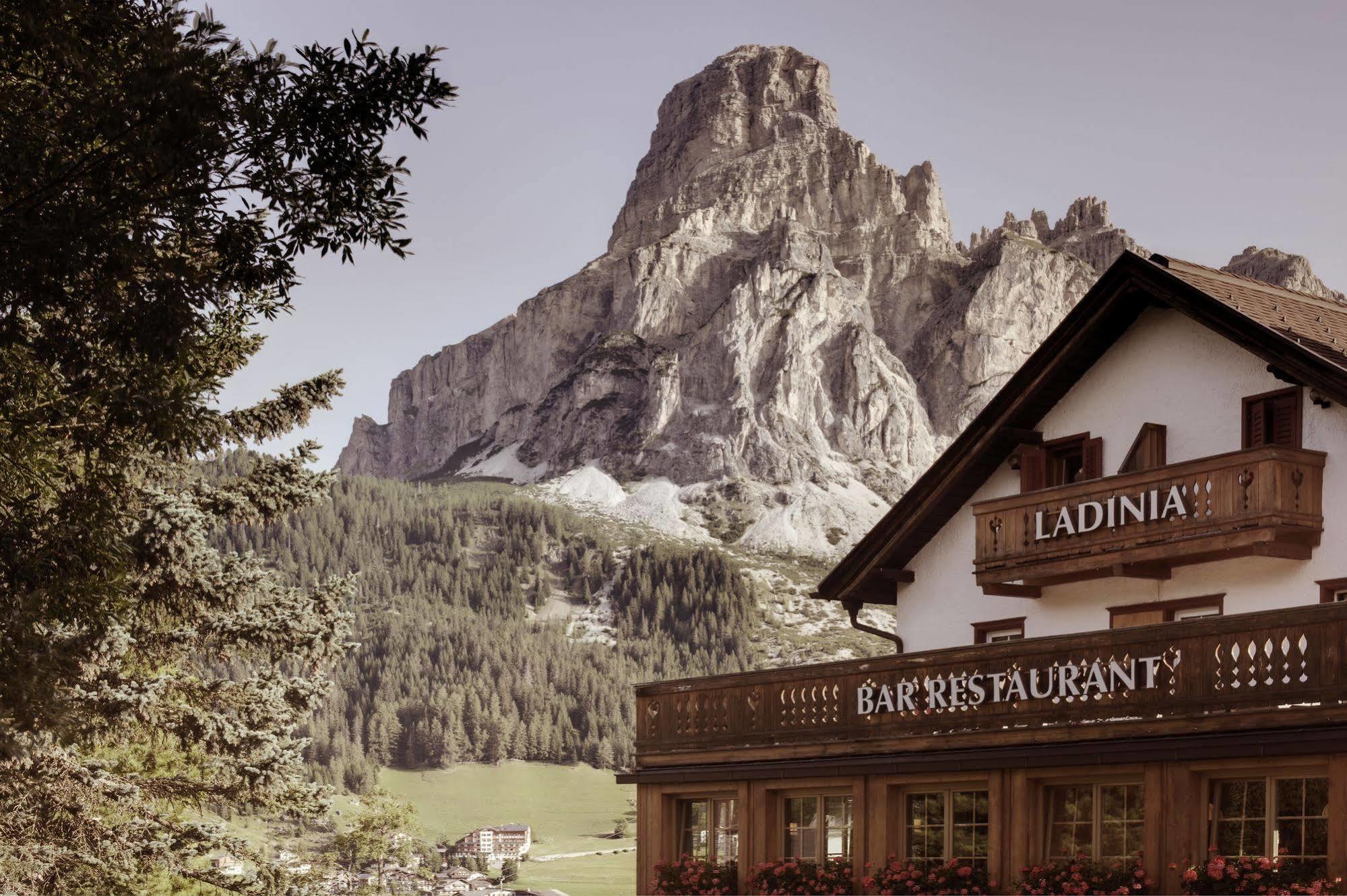 Berghotel Ladinia Corvara In Badia Exterior photo