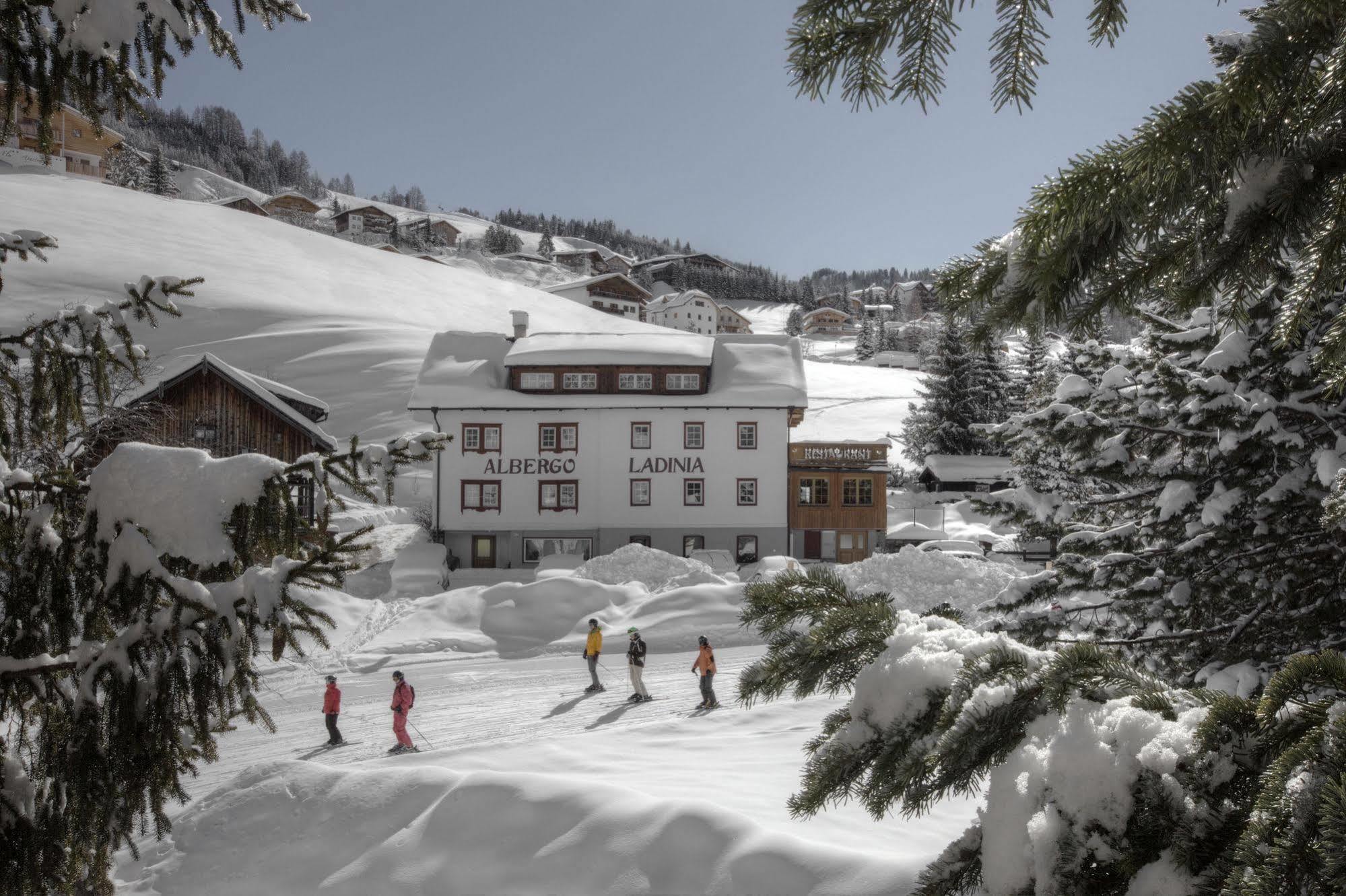 Berghotel Ladinia Corvara In Badia Exterior photo