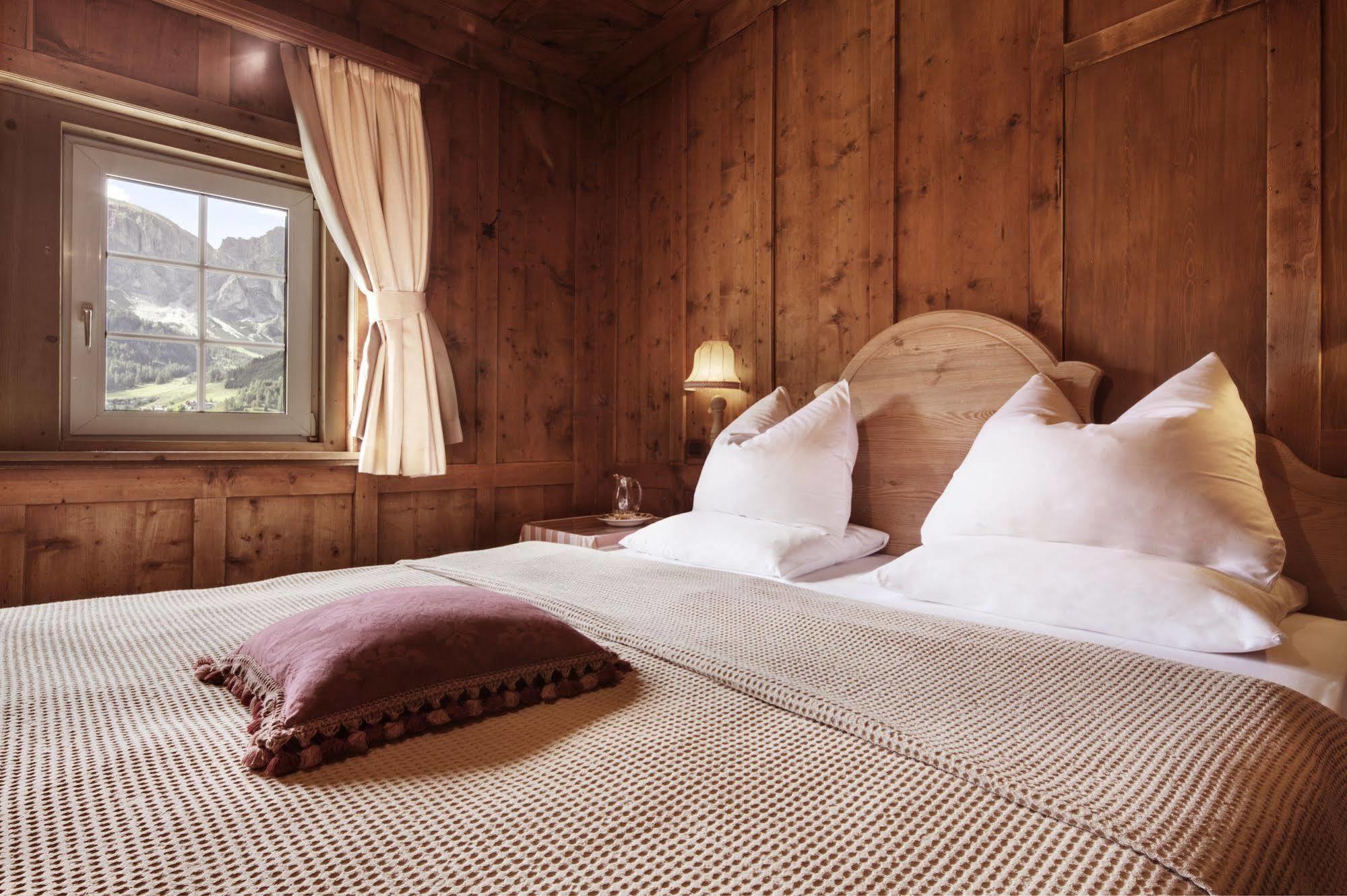 Berghotel Ladinia Corvara In Badia Exterior photo