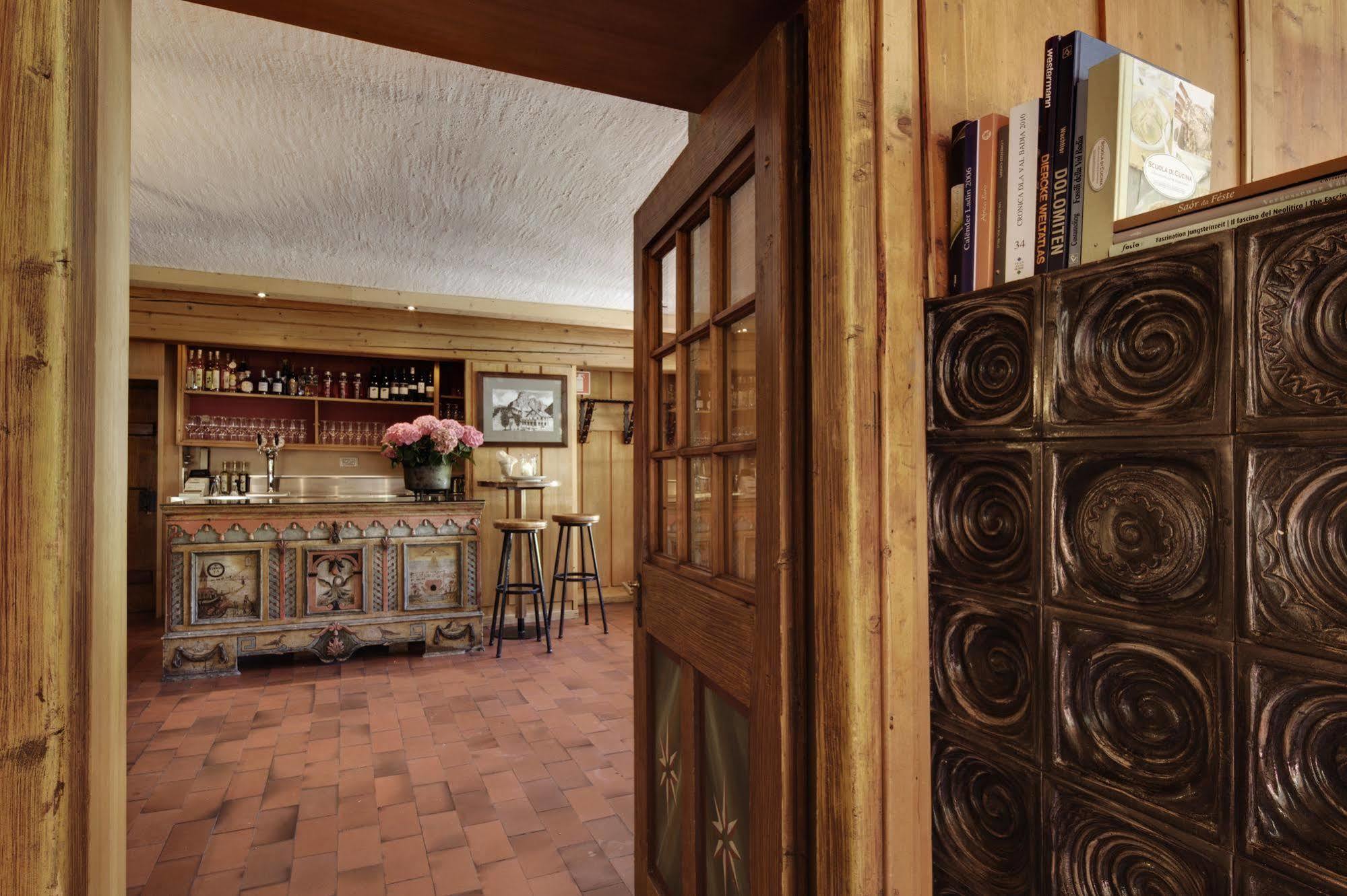 Berghotel Ladinia Corvara In Badia Exterior photo