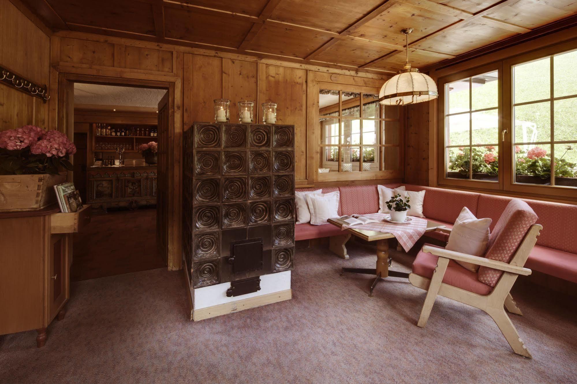 Berghotel Ladinia Corvara In Badia Exterior photo